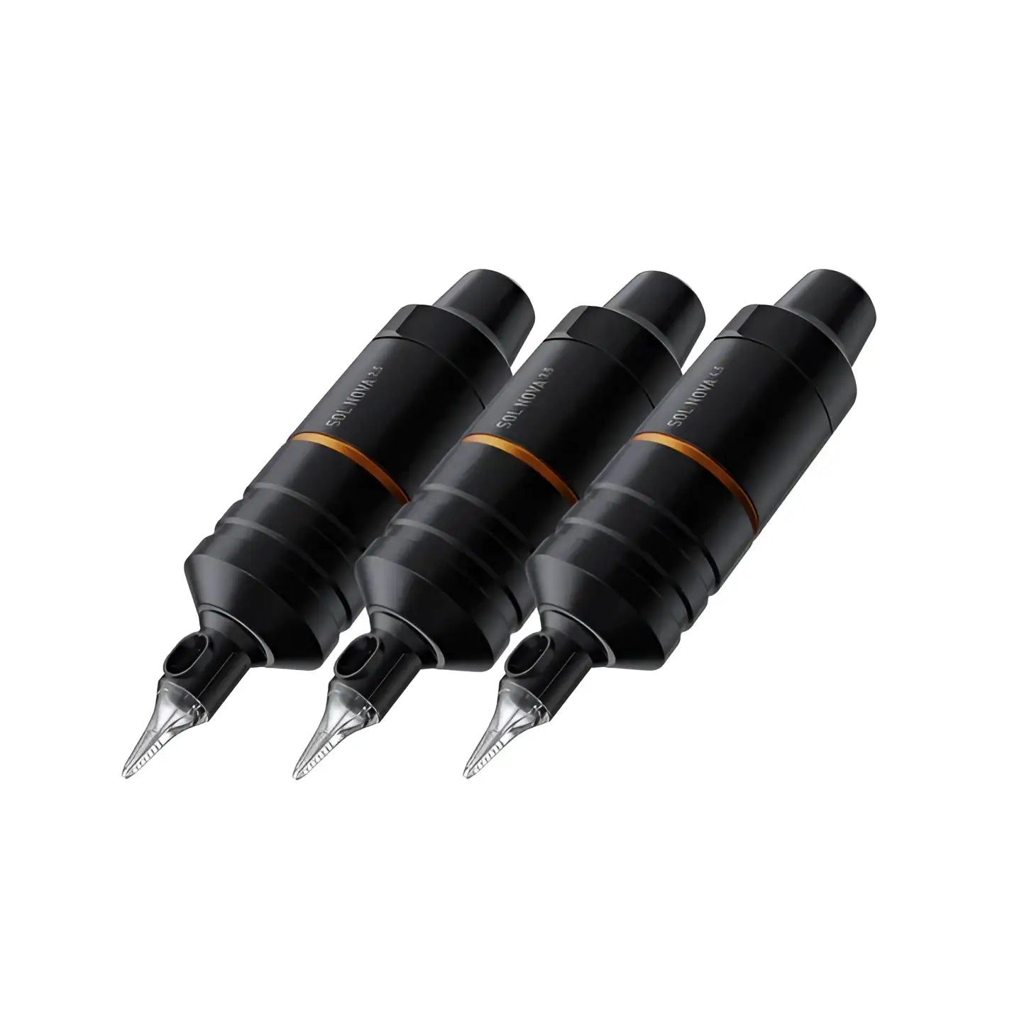Three schwarze CHEYENNE Sol Nova V2 Tattoo-Maschinen mit goldenen Akzentbändern und klaren Nadel tips für präzises Tätowieren