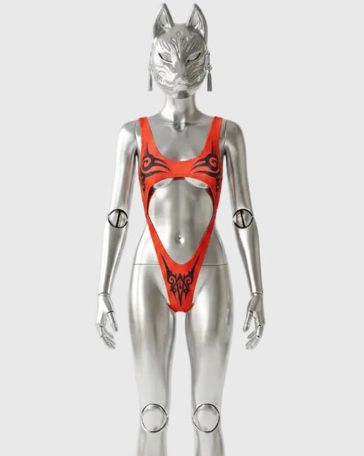 Red Tribal Trikini auf silbernem Fox-Mannequin