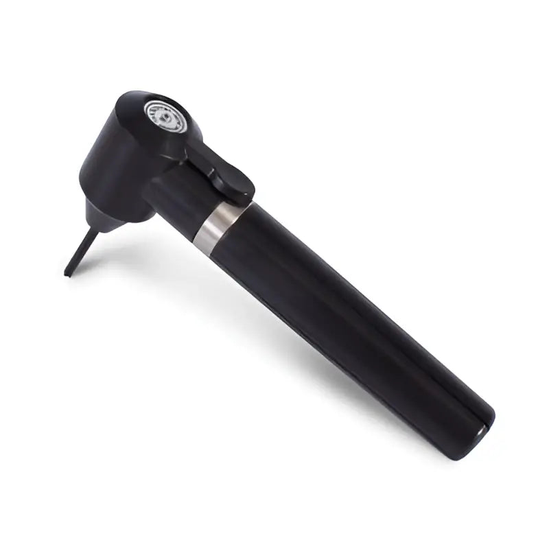 Schwarzes Otoskop mit silbernem Zierband und rundem Bedienrad am Kopf für den Einsatz mit dem killer ink Farben-Mixer.