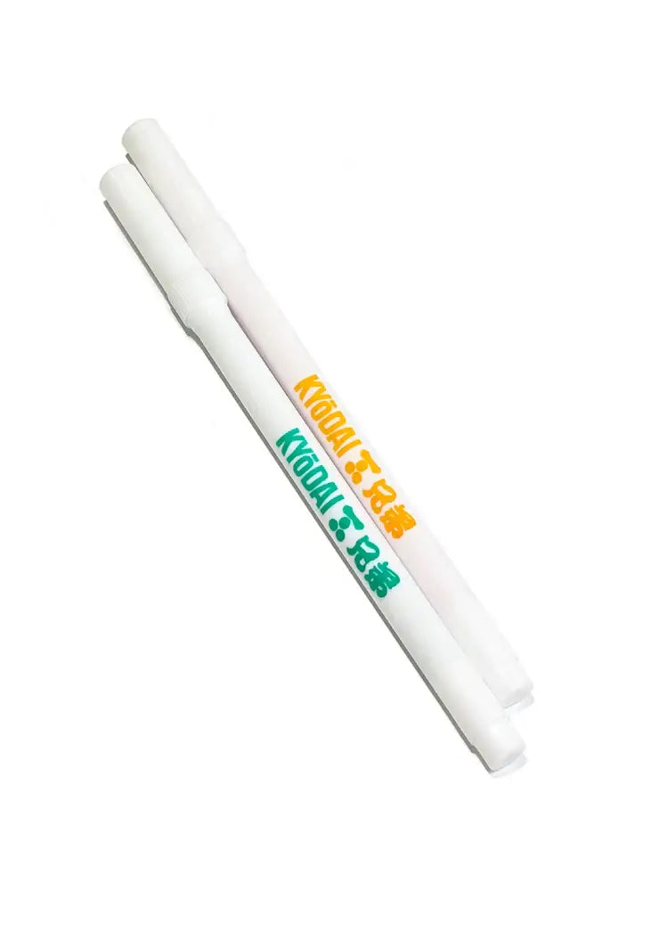 Kyodai soft-tip brush pen single showing white plastic straws with orange and green printed text along their length