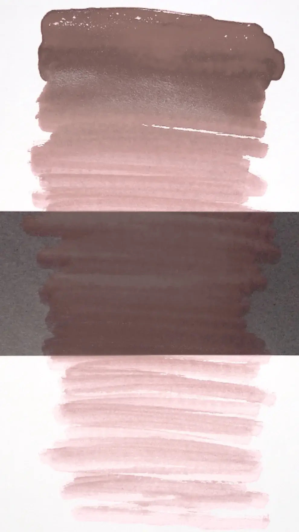 Ein Farbverlauf-Swatch von roségoldenem und mauvefarbenem flüssigem Lippenstift im PRO NOUVEAU PMU Pigment Aidan White Set 11x15ml