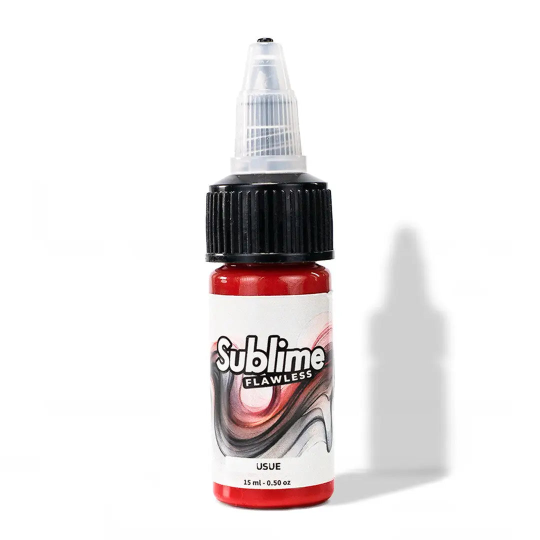 Eine leuchtend rote sublime pmu Pigment-Tattoo-Farben-Flasche mit schwarzem geripptem Verschluss und transparenter Pipette, beschriftet usue 15 ml
