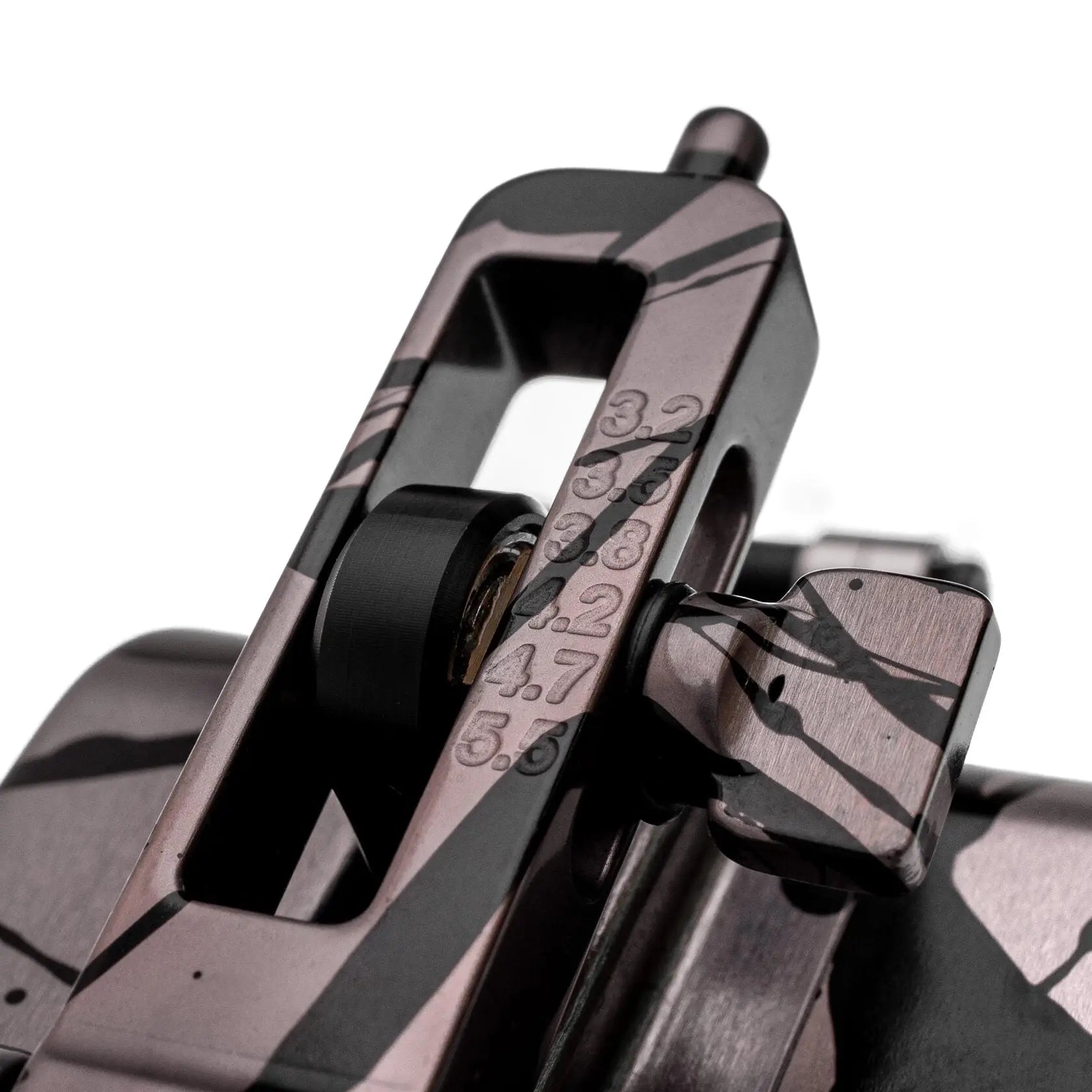 Schwarz-graue Camouflage-Metallpfeilauflage mit eingravierten Maßmarkierungen für VLAD BLAD Avenger 4 Pro, schwarz eingefärbt, Titan