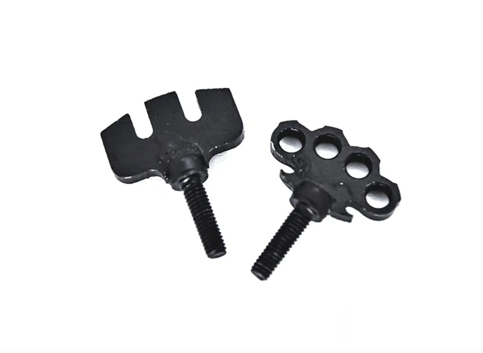 Schwarze Metall-Schlagring- und Flügelmuttern-Beschläge, gezeigt im Produkt VLAD BLAD Skeleton Key