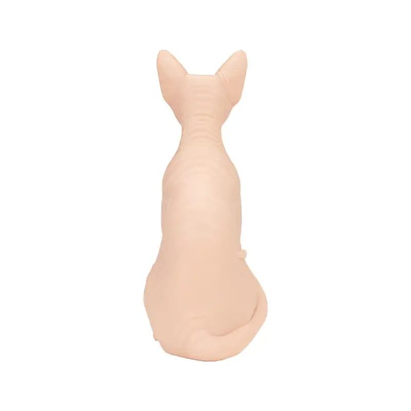 Beige Keramik-Figur einer nackten Sphynx-Katze mit glatter matter Oberfläche und stilisierten Ohren mit dem Titel a pound of flesh