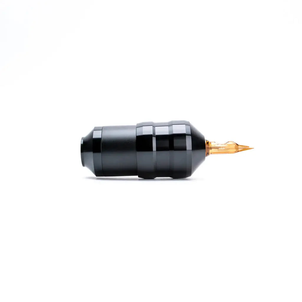 alt
Schwarze ACUS C2 Tätowiermaschine mit goldfarbener TIP-Nadelspitze für präzises und professionelles Tätowieren