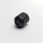 Schwarze zylindrische Laserdioden mit matter Oberfläche und sichtbarer optischer Komponente im ACUS M1-Griff, schweres Produkt