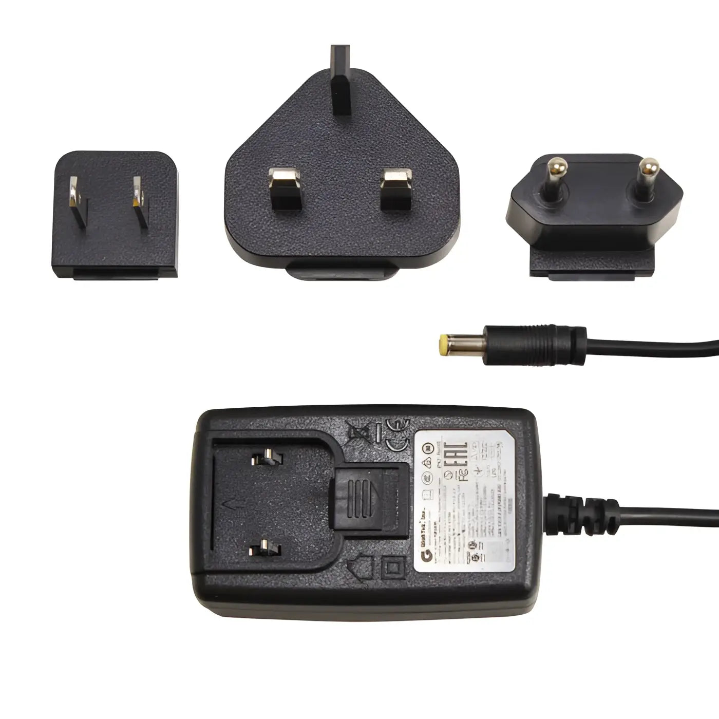 Schwarzer Reiseadapter aus Kunststoff mit austauschbaren Steckeraufsätzen und gewickeltem Netzkabel für CHEYENNE-Wandnetzteile PU I+II HAWK SOL