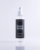 Transparente Kunststoff-Sprühflasche mit weißer Düse, beschriftet mit COAL BLACK black booze für die Verwendung mit Coal Black Produkten