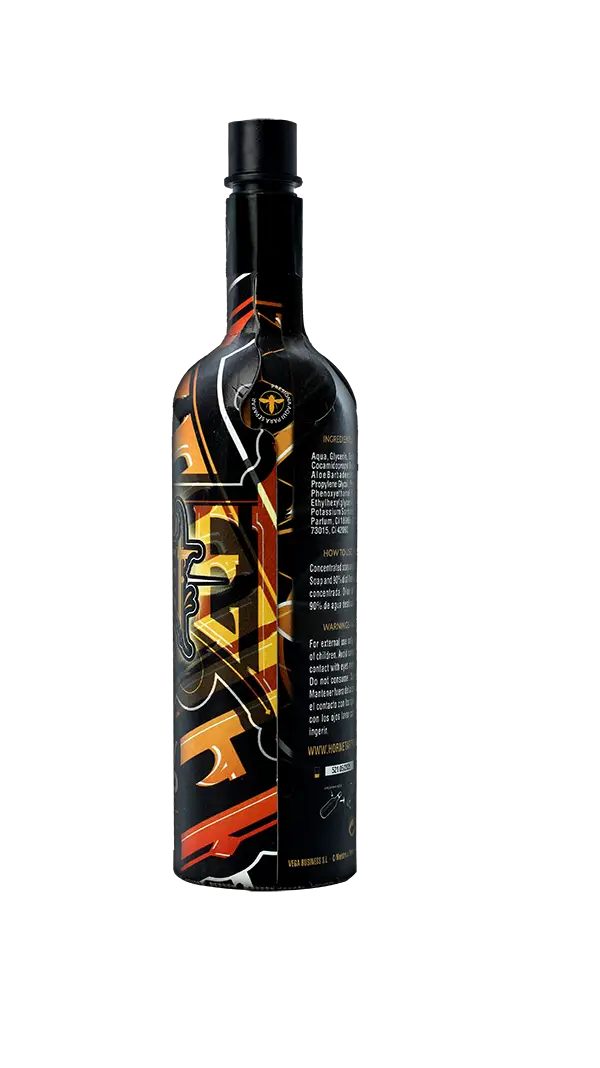 Black glass bottle of HORNET-Honigseife 750 ml mit auffälligem orange-weißem stilisiertem Schriftzug