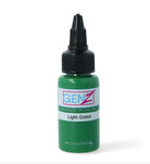 Eine kleine grüne Flasche intenze Gen-Z Light Green fortschrittliche Tattoo-Farben mit schwarzer Tropfkappe und Markenetikett