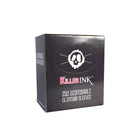 Schwarze Box mit killer ink Einweg-Clipcord-Hüllen mit weißem Totenkopf-Logo und pinkem Branding, 250er-Pack