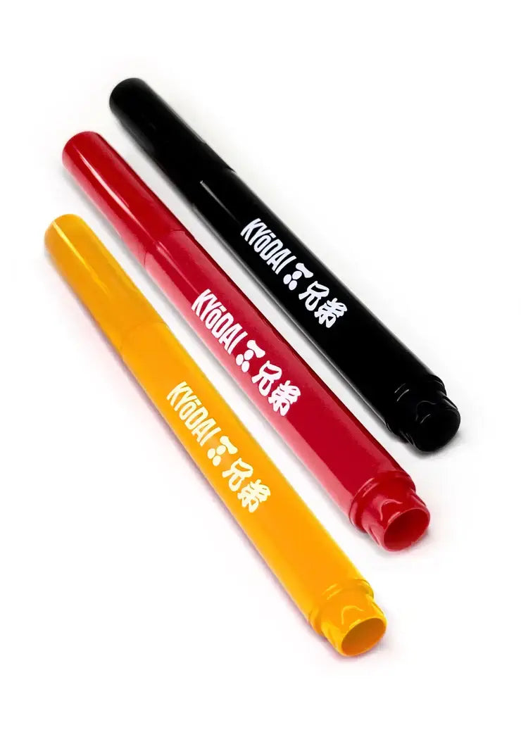 KYODAI Pinselstifte mit festem TIP in Rot, Gelb und Schwarz mit glänzenden Kunststoffgehäusen für präzises Zeichnen und Schreiben