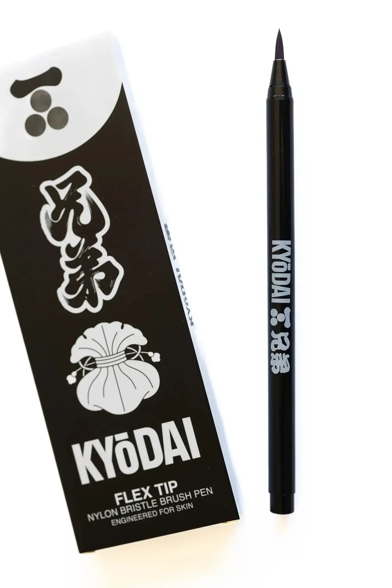Black kyōdai flex tip brush pen with fine pointed nylon bristles for precise lettering and drawing