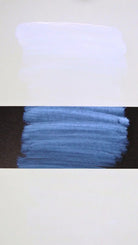 Aidan weißes PMU-Pigment aus dem PRO NOUVEAU-Set in sanftem Hellblau mit dezentem Schimmer und glatter Textur