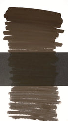 Ein Farbmuster aus dunkelbraunen, strukturierten Pinselstrichen von PRO NOUVEAU PMU Pigment Aidan White Set 11x15ml