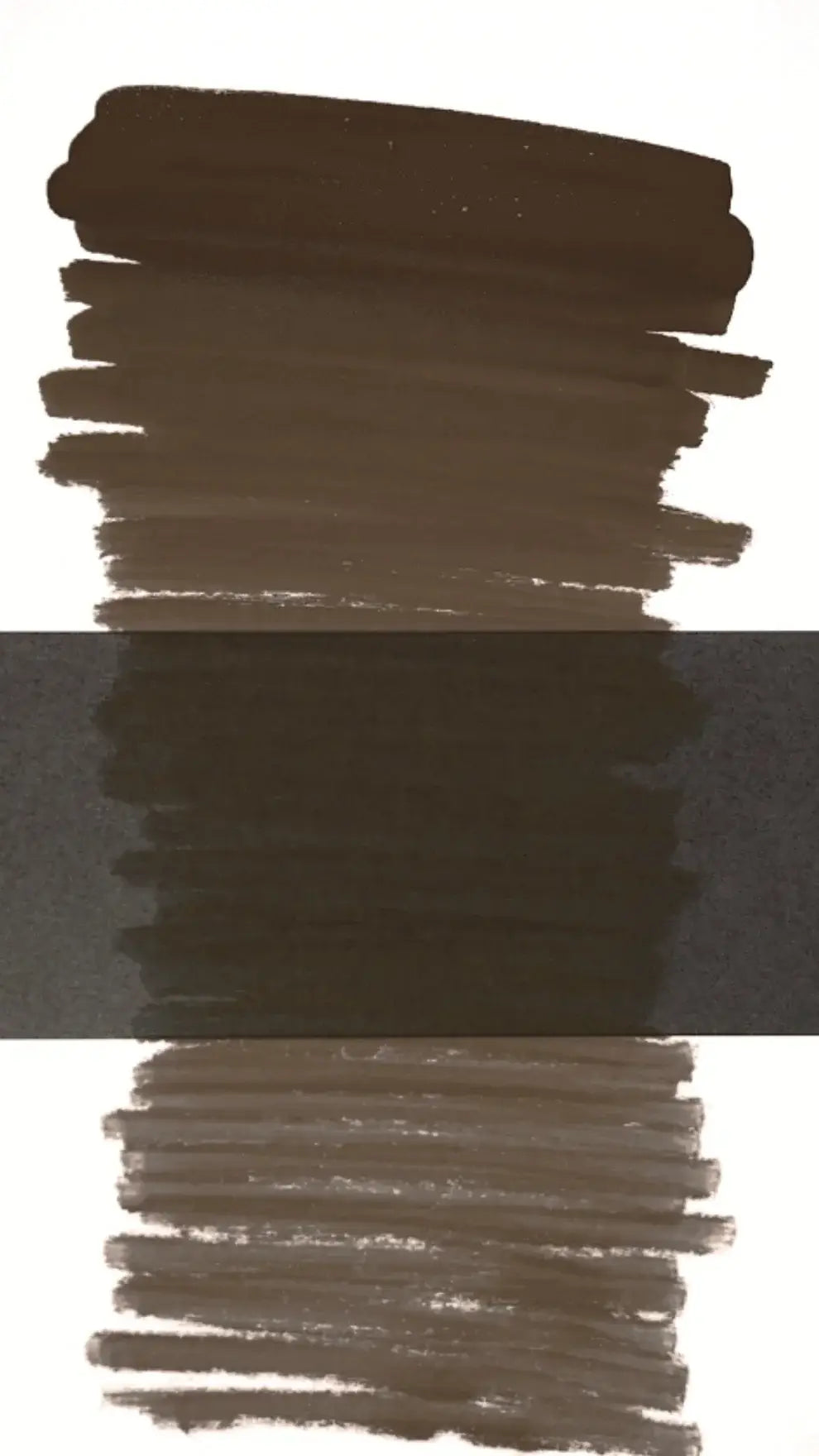 Ein Farbmuster aus dunkelbraunen, strukturierten Pinselstrichen von PRO NOUVEAU PMU Pigment Aidan White Set 11x15ml