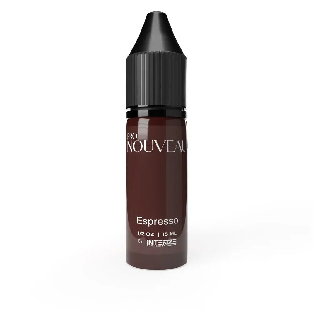 alt
Eine elegante dunkelbraune Glasflasche mit schwarzem geriffeltem Verschluss, beschriftet mit PRO NOUVEAU Espresso von INTENZE für den PMU-Pigmenteinsatz
