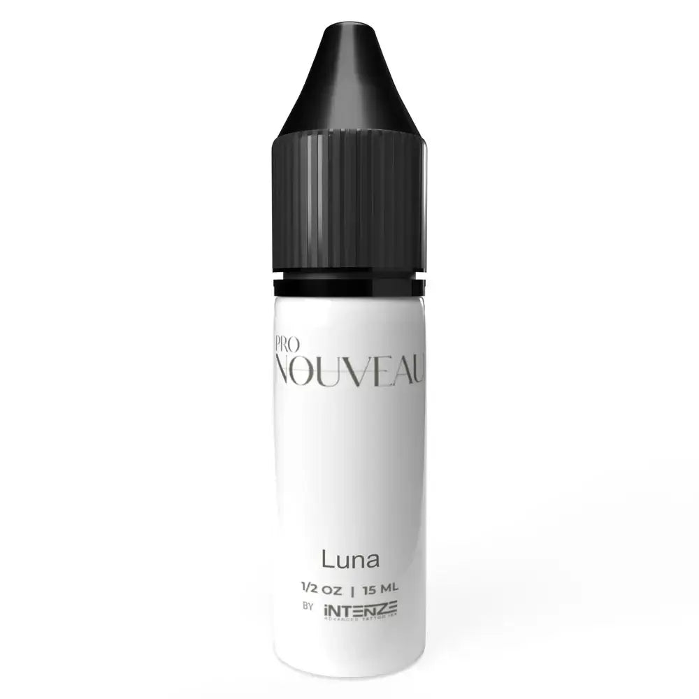 White plastic bottle with black cap labeled PRO NOUVEAU luna von INTENZE für PMU-Pigment, zweite Verwendungsgeschichte