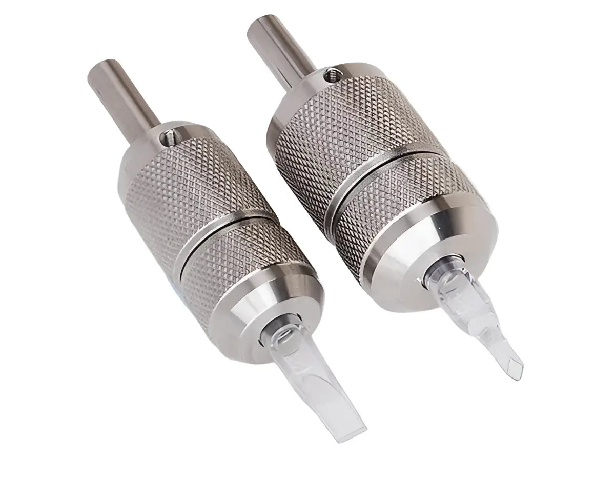 Silberner metallischer Schnellverschluss-Griff für Tätowiermaschinen mit strukturierter Rändelung aus 316L-Edelstahl und klaren needle tips