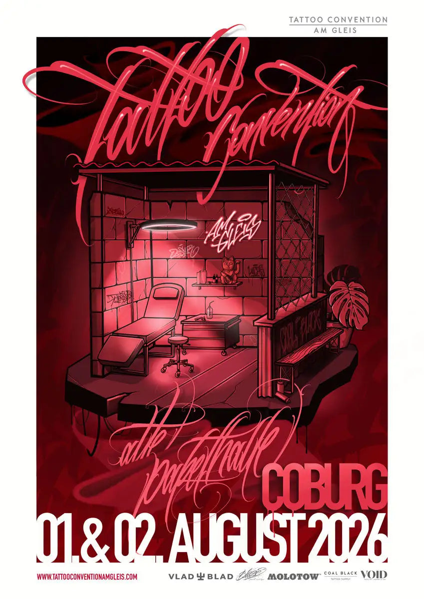 Roter stilisierter Tattoo-Convention-Poster mit neonbeleuchtetem Studiointerieur, Graffiti und fetter Schrift.