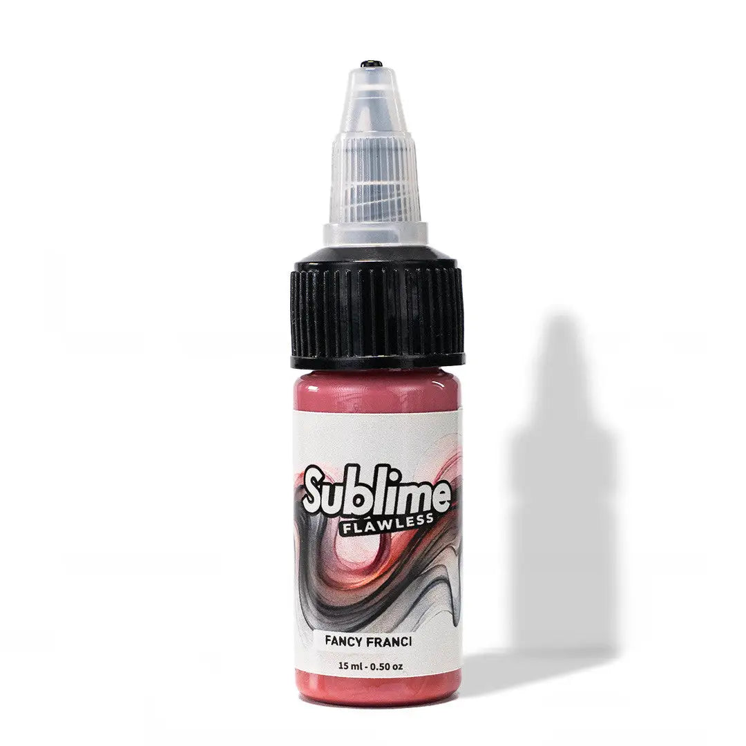 Eine kleine transparente Plastikflasche mit schwarzem Deckel, gefüllt mit rosaroter sublime makelloser Tattoo-Farben von Fancy Franci, 15 ml