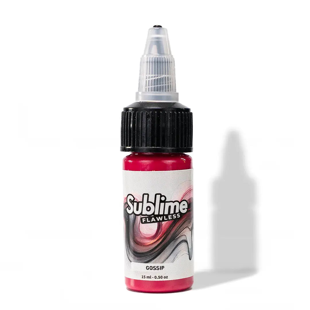Eine leuchtend rote sublime makellose Tattoo-Farbenflasche mit schwarzem geriffeltem Verschluss und klarem Tropfer, beschriftet mit gossip, 15 ml