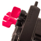 VLAD BLAD Avenger 2 Pro neonpink-schwarzer Kunststoffmessschieber mit rotem Einstellknopf und eingravierten Messmarkierungen