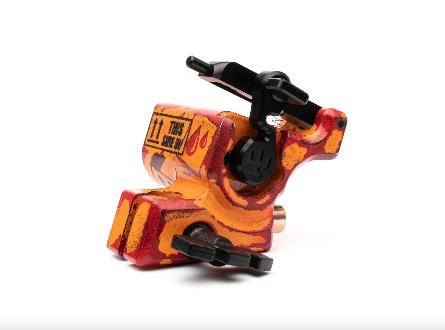 Vladi Blad Avenger 2 Pro Tätowiermaschine in leuchtendem orange-roten Flammenmuster mit schwarzen Akzenten von shpigel