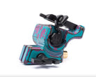lebhaft türkis- und violettmetallische Tattoomaschine mit schwarzen Kunststoffkomponenten VLAD BLAD avenger 2 pro skull blau rosa von shpigel