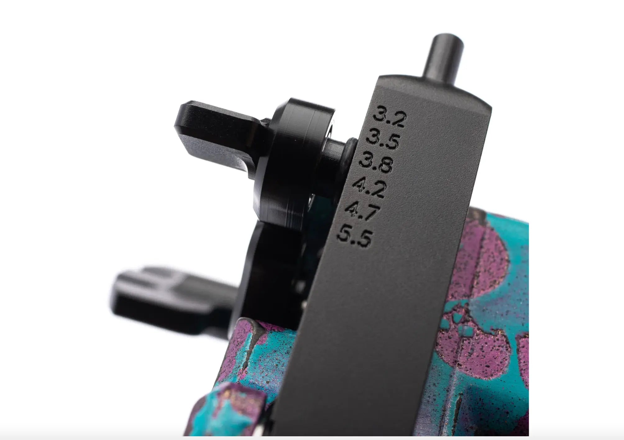 Abzugsbügel aus schwarzem Metall mit eingravierten numerischen Markierungen für VLAD BLAD Avenger 2 Pro Skull Blue Pink von Shpigel