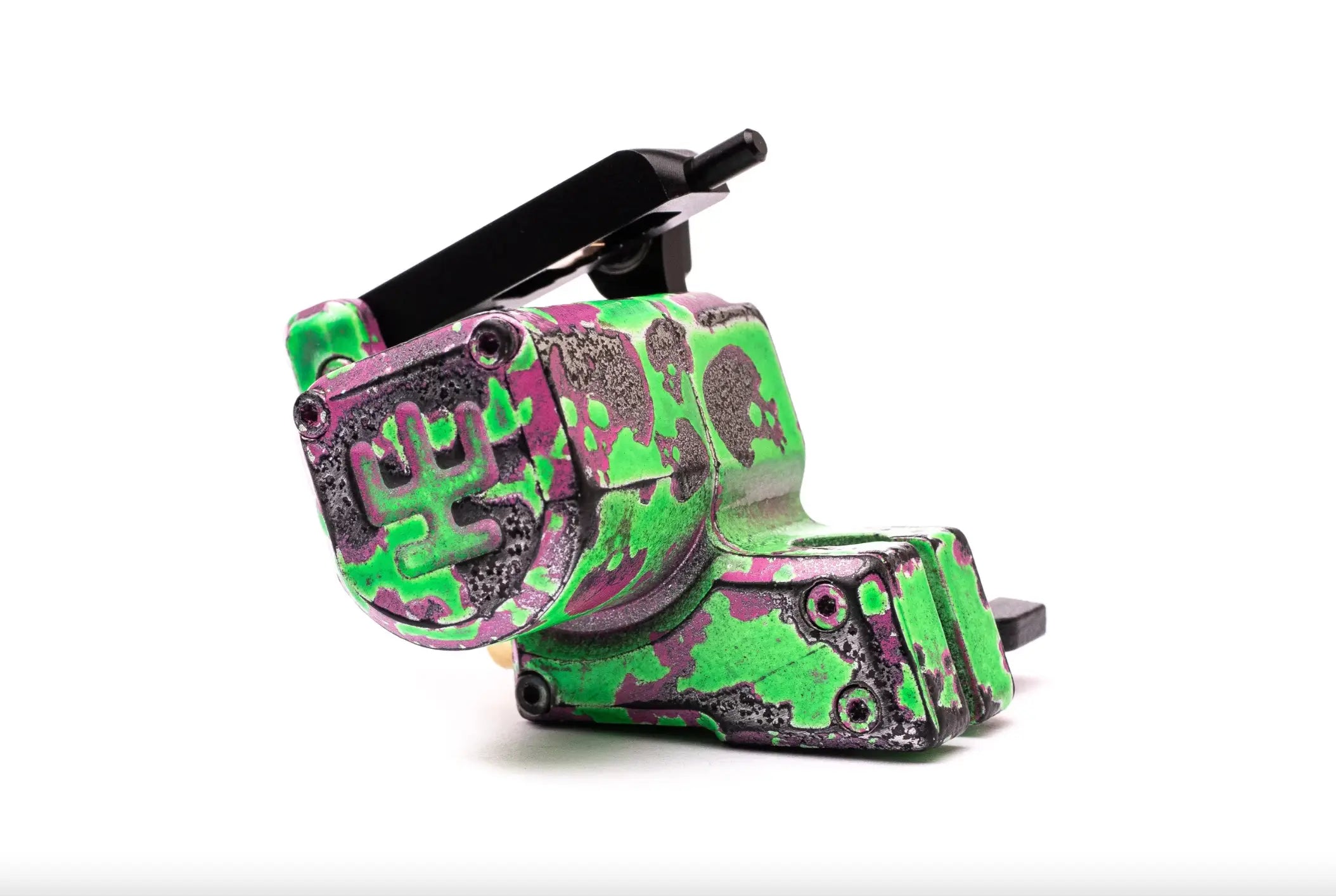 alt
Leuchtend grüne und violette Camouflage-Tätowiermaschine mit schwarzem Griff vlads blad avenger 2 pro skull green violet von shpigel