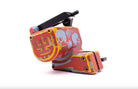 Rote und gelbe Tätowiermaschine mit abgenutztem Vintage-Finish in VLAD BLAD Avenger 2 Pro Skull Sienna Blue von Shpigel