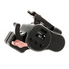Schwarzer motorisierter Kamerastabilisator VLAD BLAD Avenger 4 Pro Cyber Scars in Babyrosa mit Digitalanzeige und rosa Drehknopf