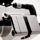 alt
Vladd blad Avenger 4 Pro Nickel-Lenkergriff mit glänzendem Chrom-Finish und schwarzen sechseckigen Befestigungen