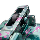 VLAD BLAD Avenger 4 Pro Metall-Skibindung in Türkis und Pink mit Sprenkelmuster und schwarzen gummierten Komponenten