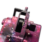 VLAD BLAD Avenger 4 Pro Tattoo-Maschine im Weltraum-Design mit lebendigem Galaxie-Design, metallischem Finish und nummerierten Einstellstufen