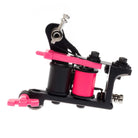 Schwarze und pinke VLAD BLAD Spulen-Tätowiermaschine mit schlankem, modernem Design und metallischen Akzenten für professionelle Verpackung
