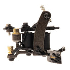 Schwarze und messingfarbene Coil-Tätowiermaschine Vladi Blad Blacker Packer Pro mit strukturierter industrieller Optik in alter Petroleum-Optik