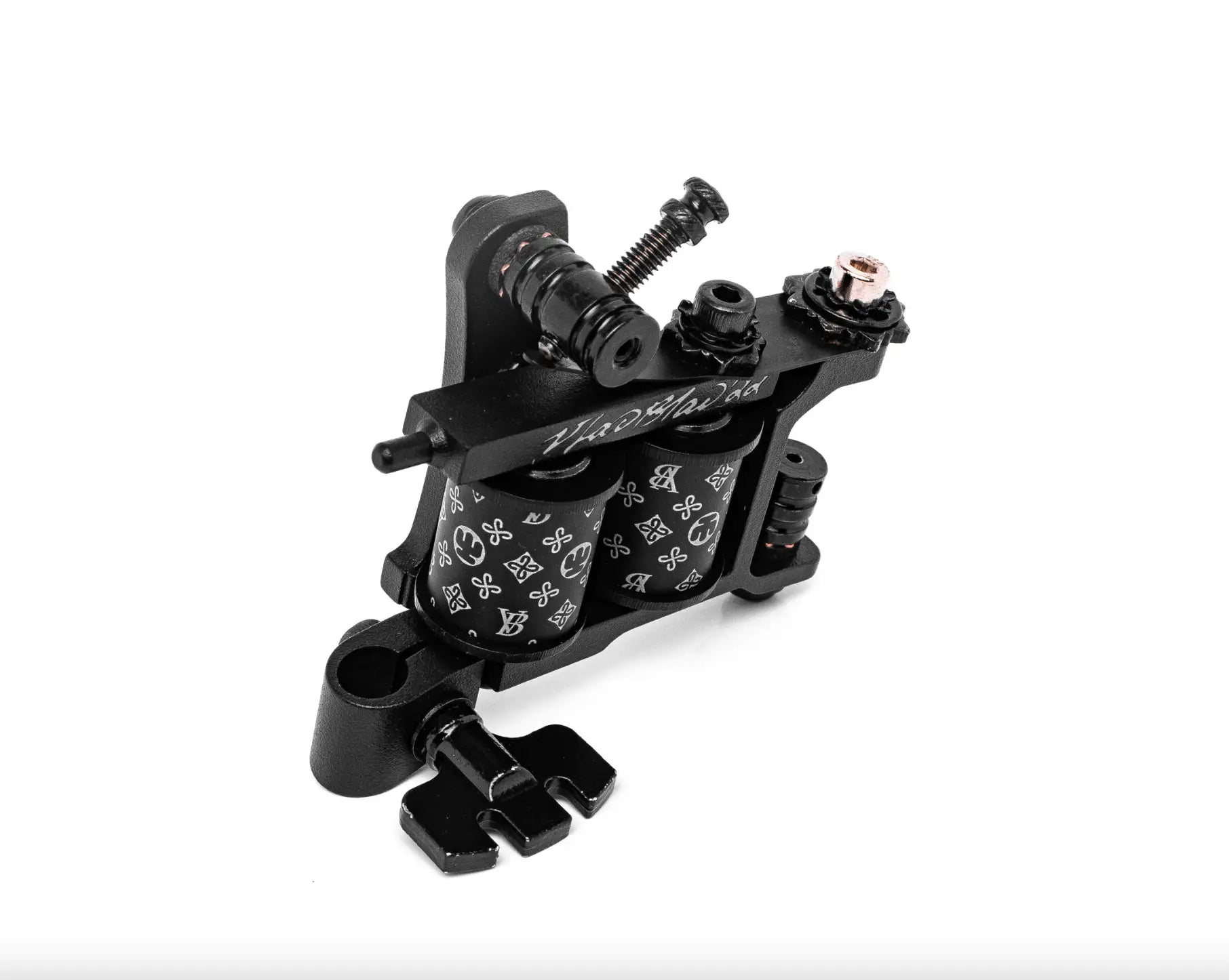 Schwarze Tätowiermaschine Vladi Blad Power Liner mit silbernen Spulenmustern und eingraviertem Markenlogo auf dem Rahmen