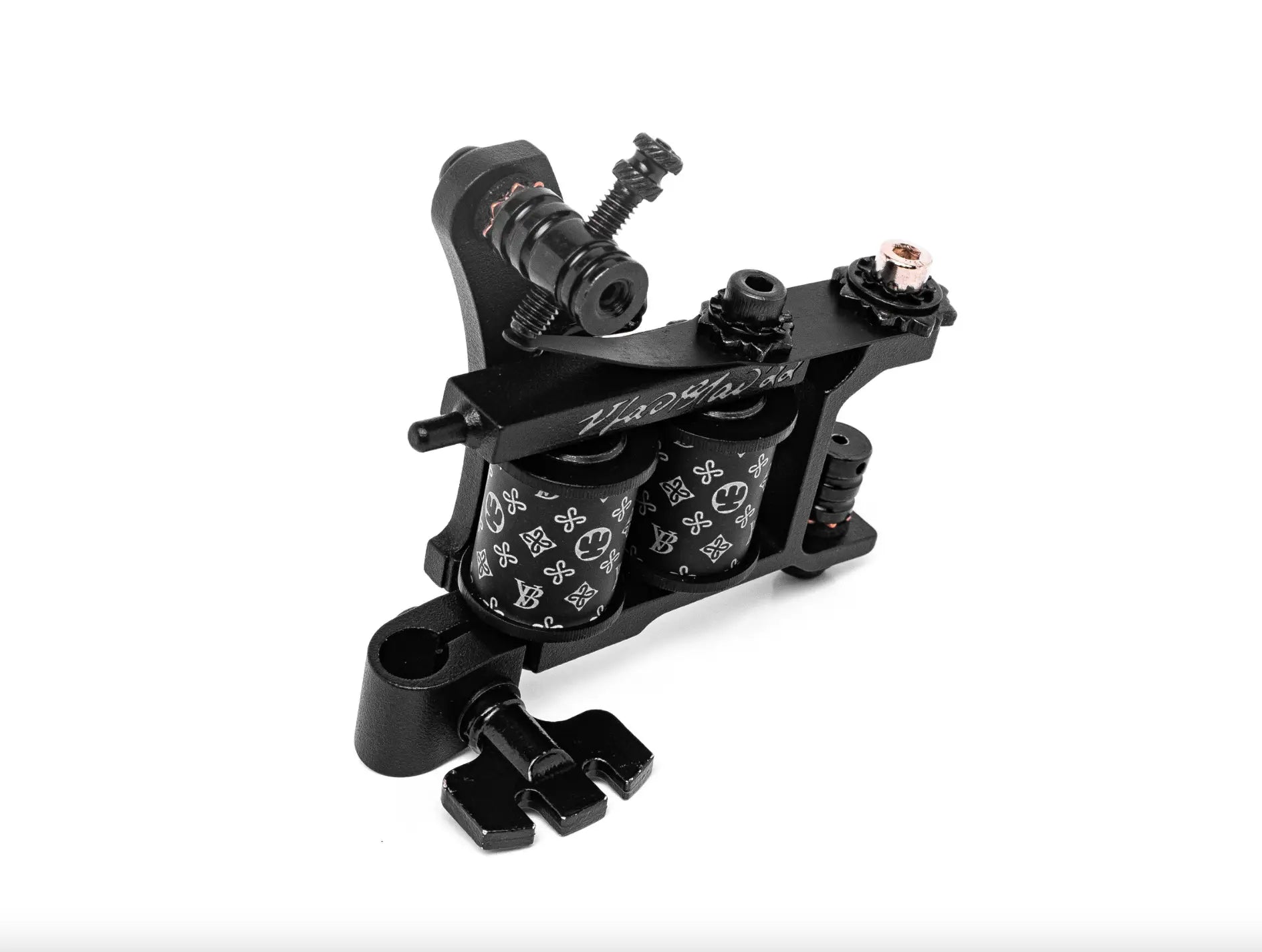 Schwarze VLAD BLAD Pro Shader-Tätowiermaschine mit schlankem Industriedesign und weißen Spulen mit Smiley-Gesicht und Kreuzmuster