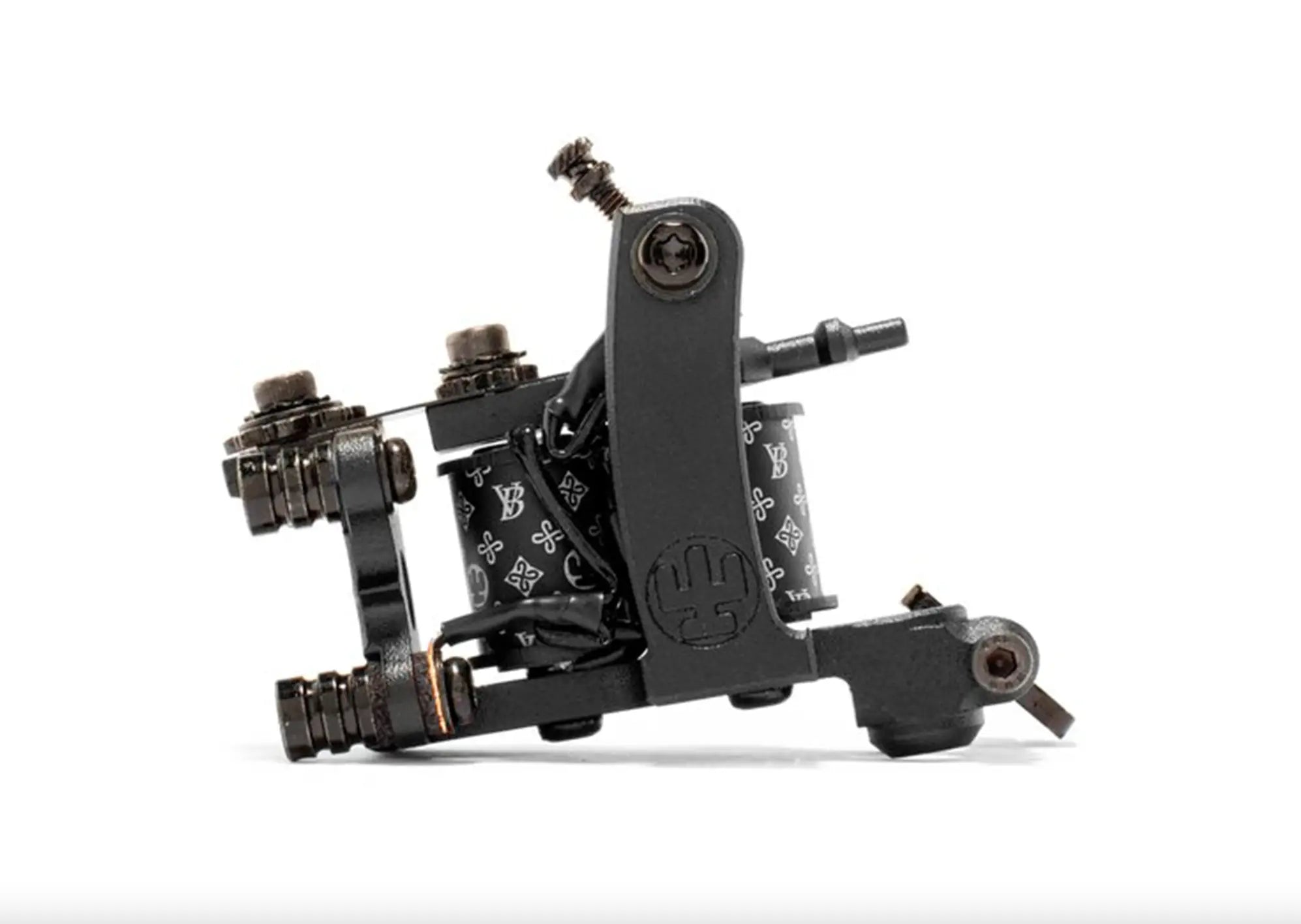 VLAD BLAD Coil LBDL4+RCA Fine Liner leichte schwarze Tätowiermaschine mit elegantem Industriedesign und weißen Monogrammmustern