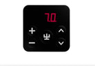 Boîtier carré noir VLAD BLAD PowerBox 5 Pro avec télécommande et affichage numérique rouge indiquant 7.0, avec boutons directionnels blancs