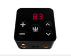 Unité de commande carrée noire pour machine à tatouer VLAD BLAD Powerbox 5 Pro avec affichage numérique rouge et boutons blancs sur surface brillante