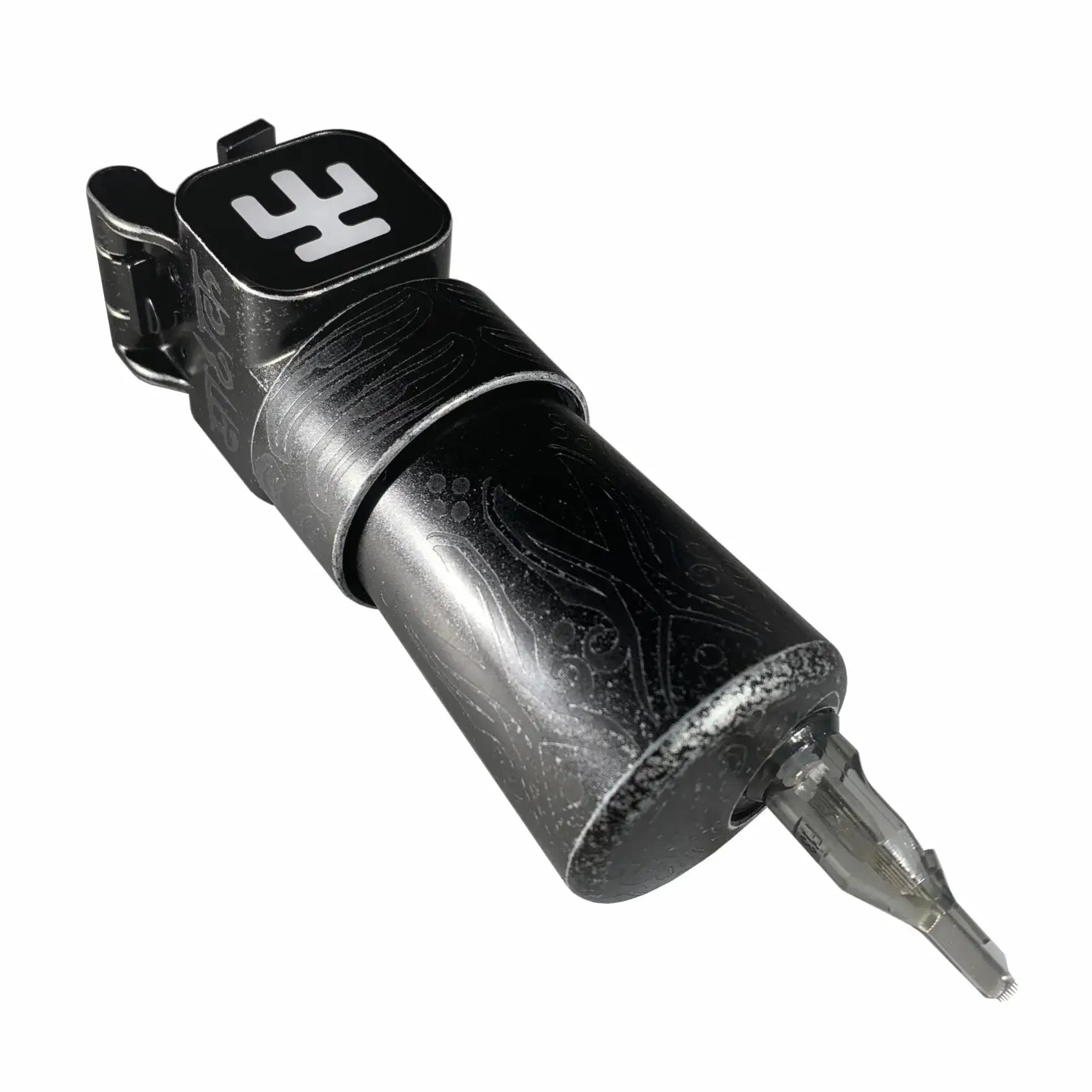 Schwarze Tätowiermaschine VLAD BLAD Ultron 4 Pro von Sadhakaya mit mattem Finish, geätzten Mustern und weißem Logo auf der oberen Kappe