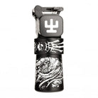 Schwarze zylindrische Wasserflasche VLAD BLAD Ultron 4 Pro CH2 mit weißen skelettartigen monströsen Illustrationen und schwarzem Deckel
