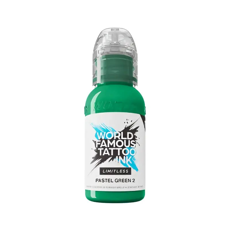 Eine leuchtend grüne 30ml-Flasche mit world famous limitless tattoo Farben Pastellgrün 2, klarem Kunststoffdeckel und weißem Etikett