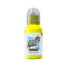 Eine leuchtend gelbe world famous grenzenlose Tätowierfarben-Flasche mit transparenter, abgerundeter Kappe und weißem Etikett, 30 ml